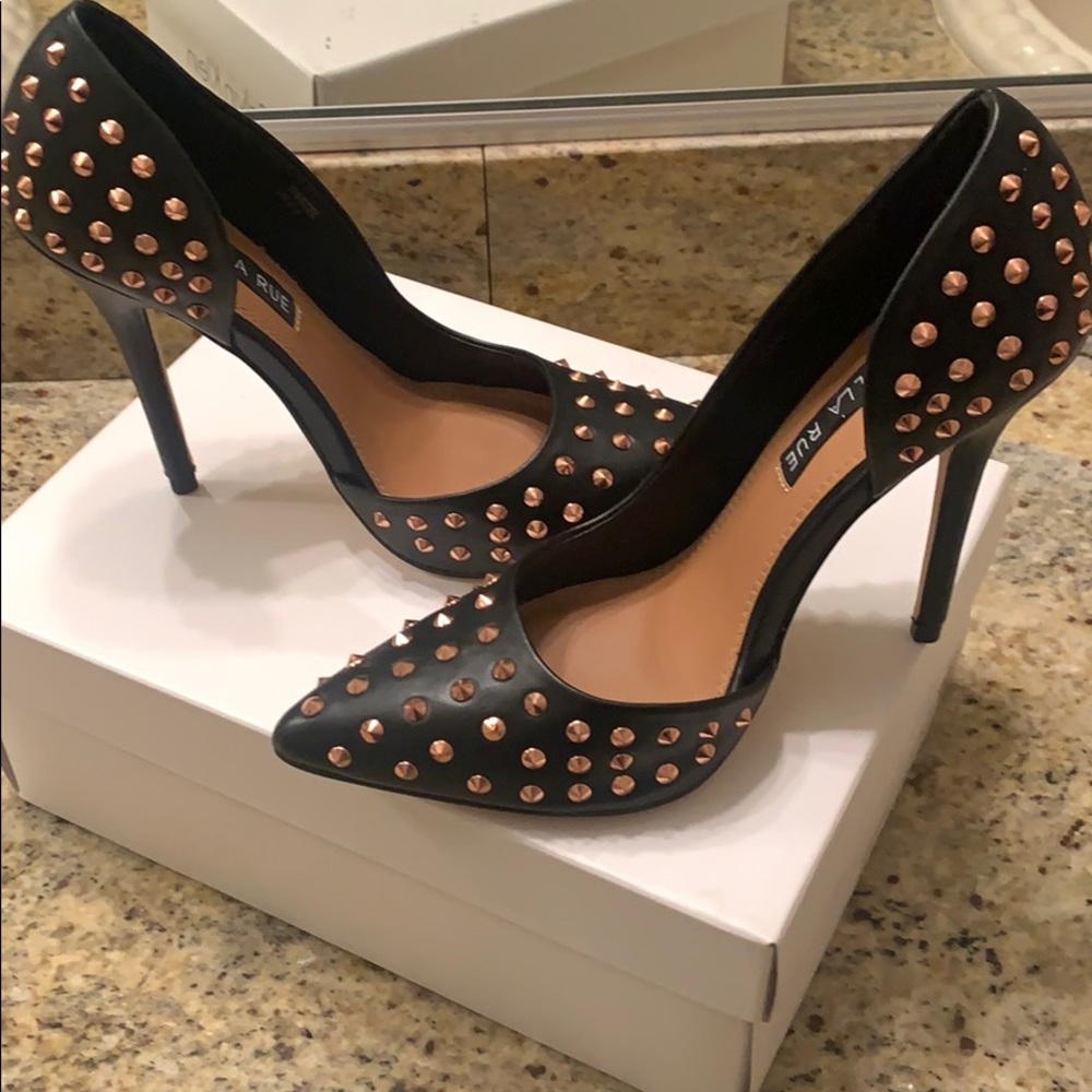 Black pump (Izzabella Rue)